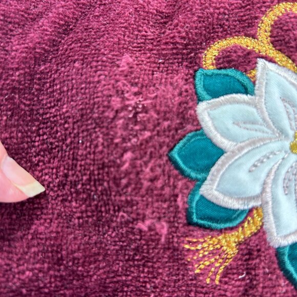 Vintage Christmas Holiday Hand Towels Embroidered Maroon Red Green Floral Fringe - Picture 7 of 9